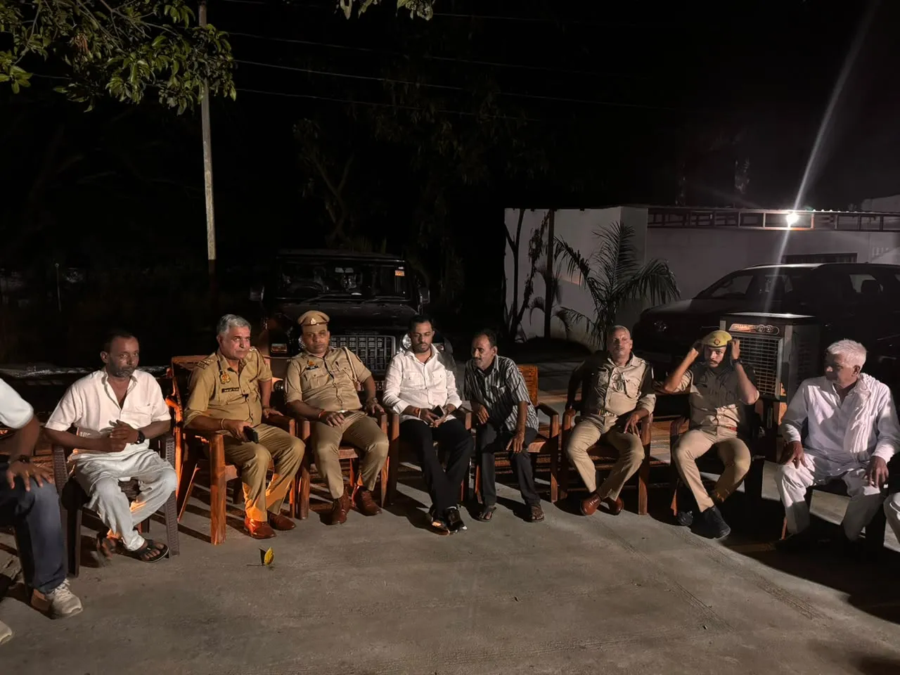 दिल्ली रवाना होने से पहले श्री कमलजीत प्रधान को फार्म हाउस पर रोका गया, भारी पुलिस बल की तैनाती से बढ़ी हलचल