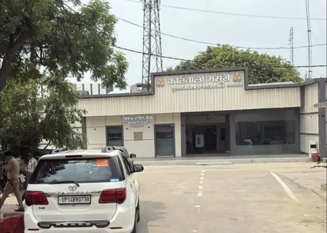 *गाजियाबाद NH पर शराब दुकान में मारपीट:* कर्मचारियों और ग्राहक के बीच विवाद, पुलिस जांच में जुटी