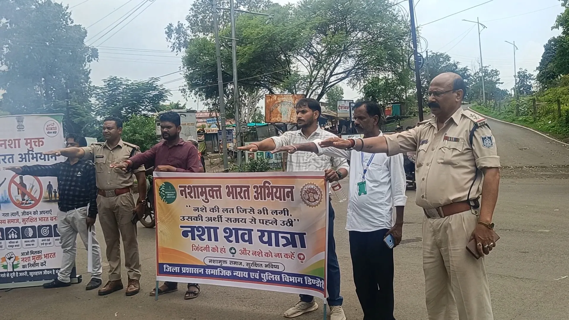 नशे को दी अंतिम विदाई, सिगरेट-गुटखे की निकली शव यात्रा