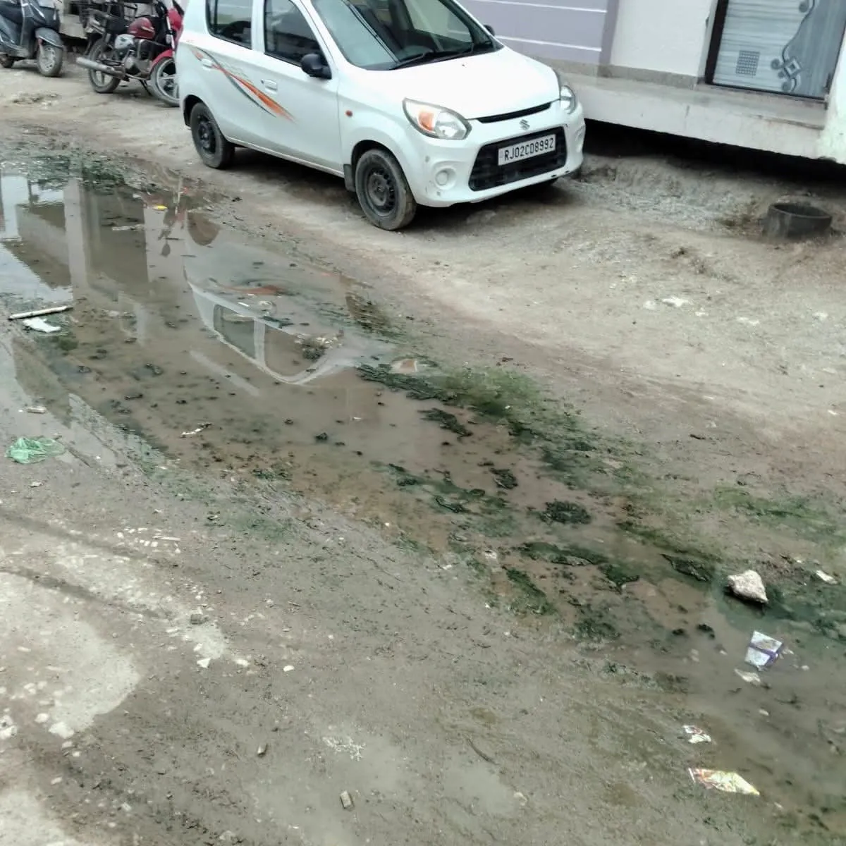 पाली के कई इलाकों में सीवरेज लाइन जाम, मच्छर बढ़ने से कॉलोनीवासी परेशान