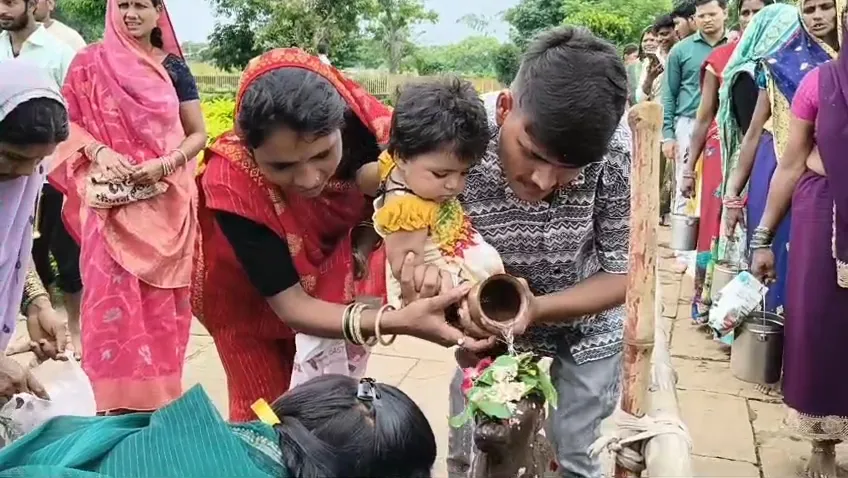 जहां स्वामिभक्त श्वान की याद में बना मंदिर, वहां उमड़ा शिवभक्तों का जनसैलाब