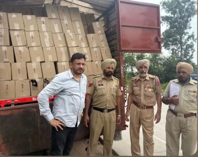 जीरकपुर में अवैध शराब से भरा ट्रक जब्त, चालक मौके से फरार
