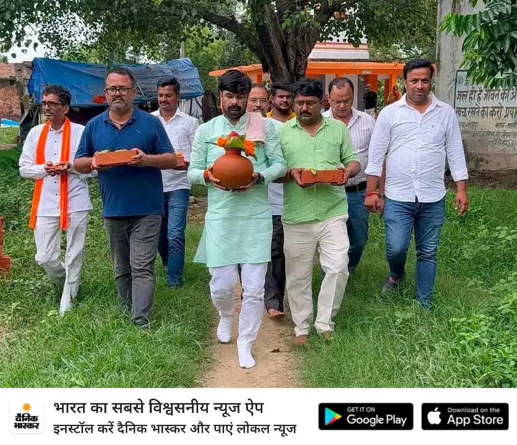 स्टेडियम का शिलान्यास किये 
नगर पंचायत अध्यक्ष प्रभाकर दुबे