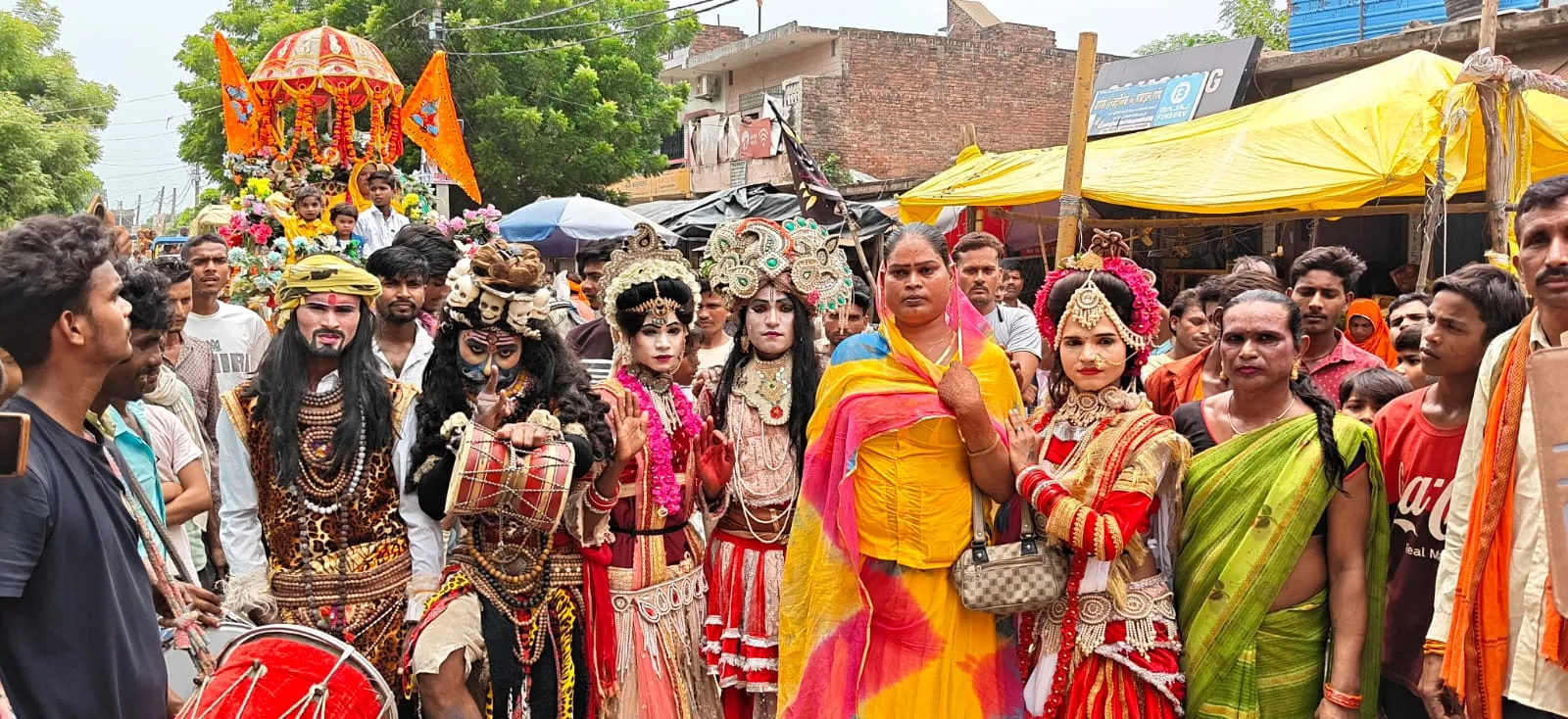 किन्नर समाज ने निकली शोभा यात्रा