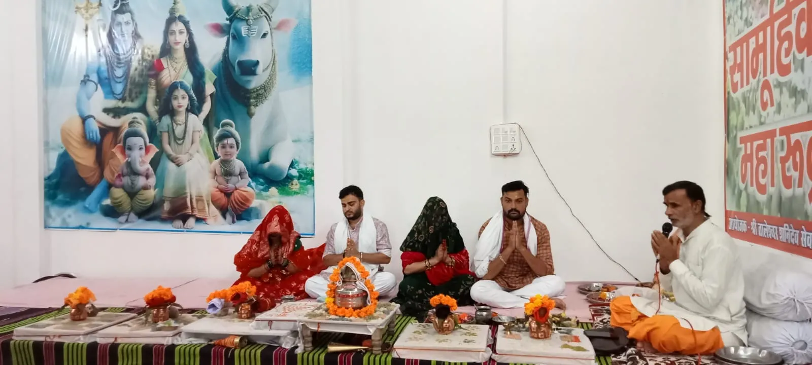भक्तों द्वारा  शिवलिंग निर्माण भक्ति भाव और श्रद्धा के साथ किया जा रहा है।