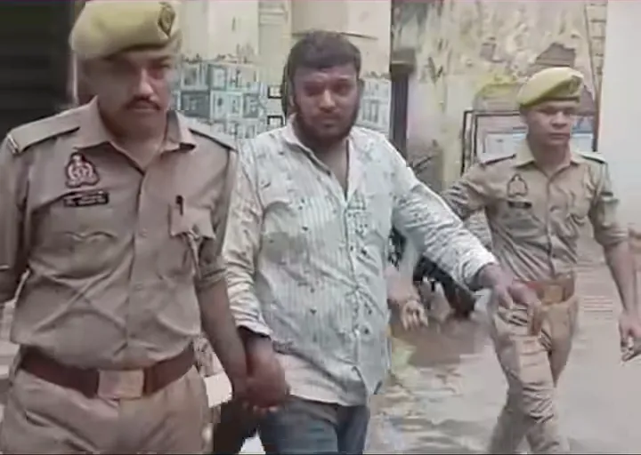 कानपुर में अवैध हुक्का बार पर पुलिस की छापेमारी, दो आरोपी गिरफ्तार