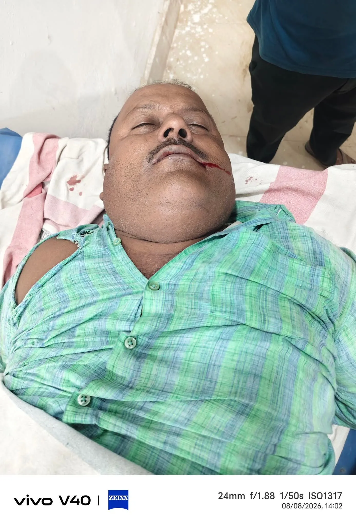 तेज रफ्तार पुलिस वाहन पेड़ से टकराया, चालक की मौत; दारोगा समेत तीन पुलिसकर्मी घायल*