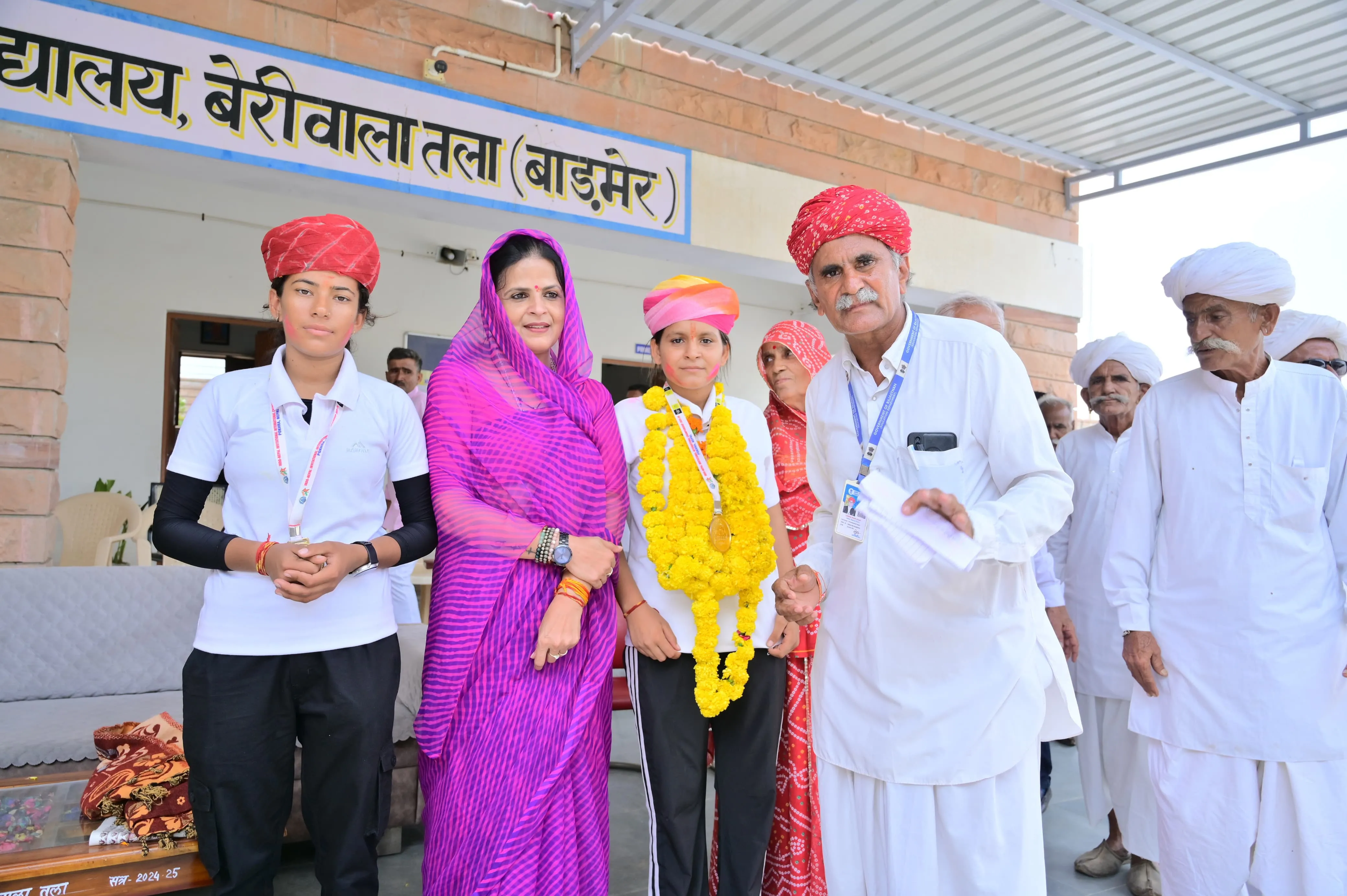 किसान की बेटियों ने नेपाल में जीता स्वर्ण पदक, बाड़मेर पहुंचने पर हुआ भव्य स्वागत