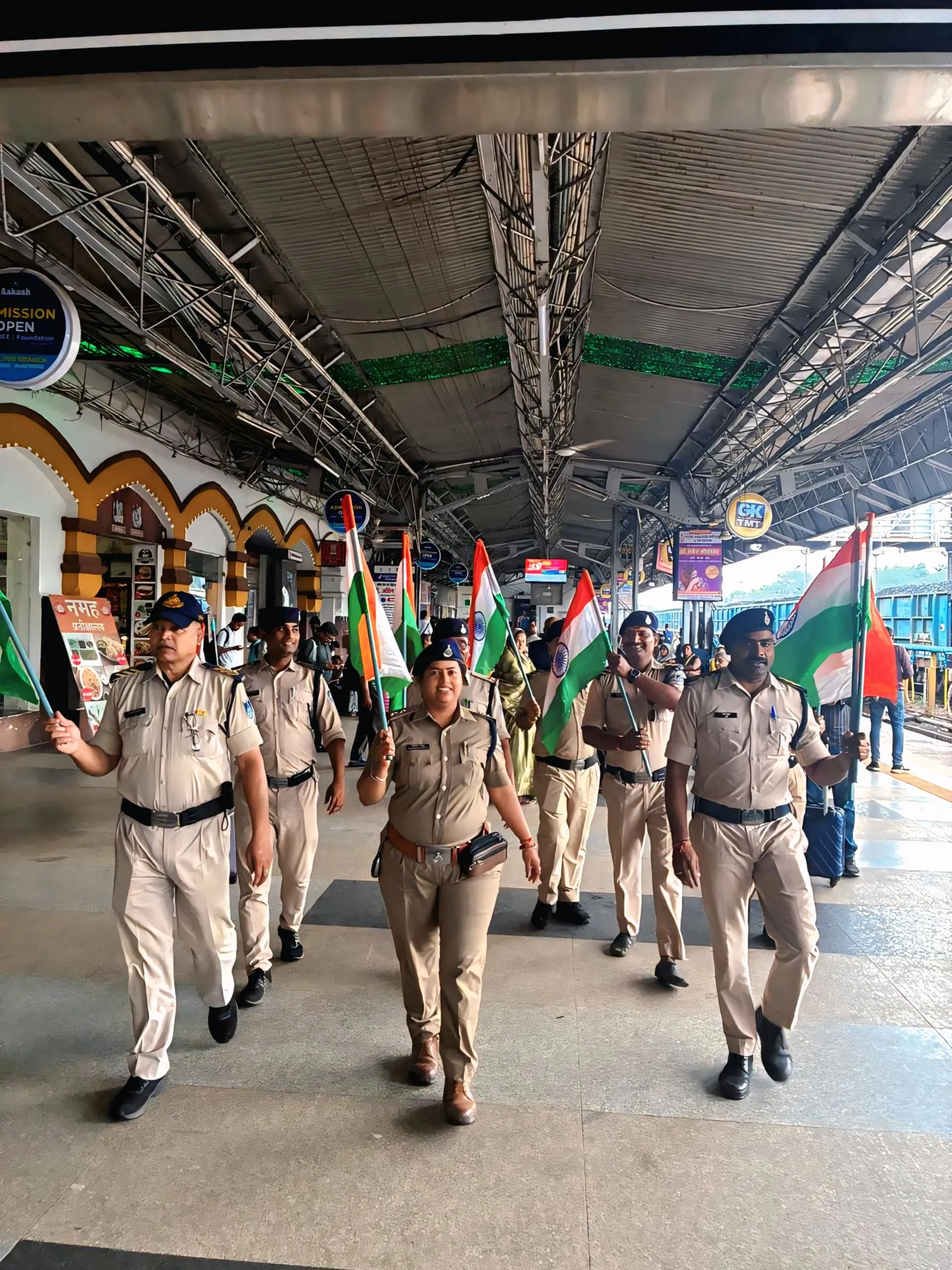 हर घर तिरंगा अभियान के तहत जीआरपी जबलपुर ने निकाला तिरंगा मार्च