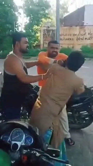 मटेहना पेट्रोल पंप पर कम पेट्रोल देने को लेकर विवाद हो गया