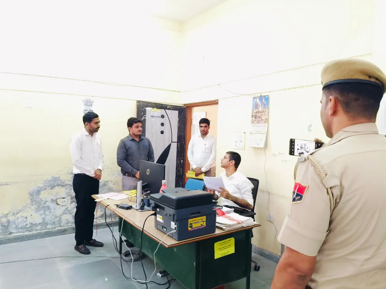 जिला कलक्टर ने किया उपखण्ड कार्यालय गुड़ामालानी का निरीक्षण
