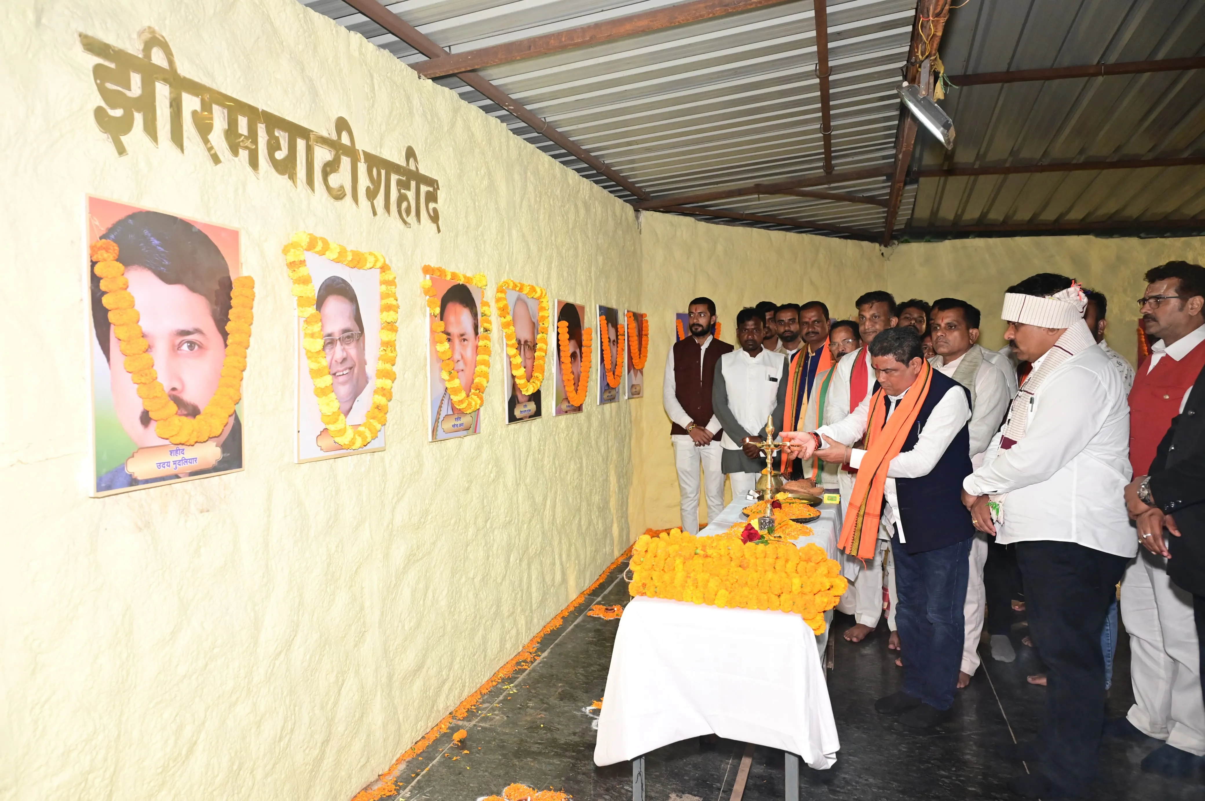 झीरम पहुंचे छत्तीसगढ़ केउप मुख्यमंत्री श्री विजय शर्मा ने शहीदों को दी श्रद्धांजलि*