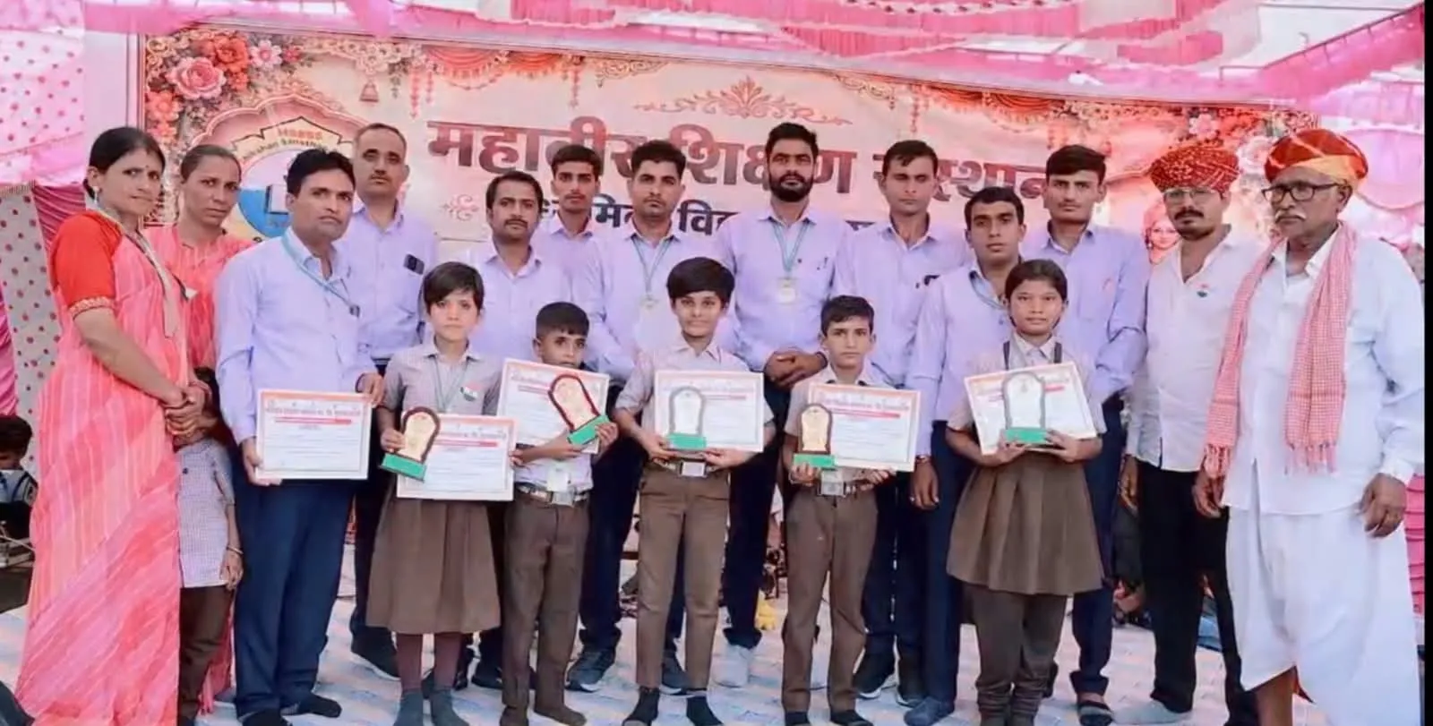 महावीर शिक्षण संस्थान में हर्षोल्लास के साथ मनाया  80वाँ स्वतंत्रता दिवस,

समारोह प्रतिभावान विद्यार्थियों एवं भामाशाहों