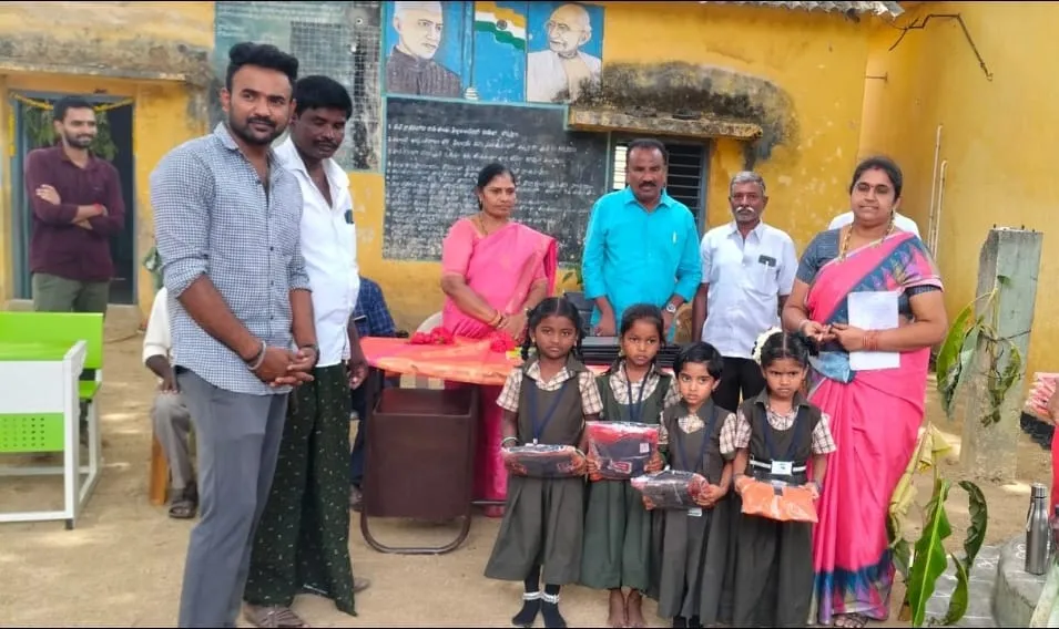 चित्तूर जिला, बायरेड्डीपल्ली मंडल MPPS चीलमपल्ली में स्टूडेंट्स को खास कपड़े बांटे गए