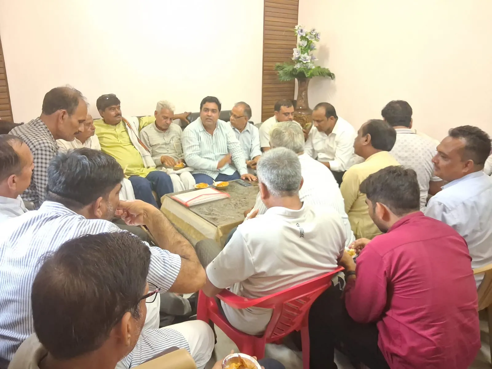 भाजपा मंडल अध्यक्ष ने बैठक कर नदीम अहमद के खिलाफ लगाए गए आरोपों को बताया निराधार