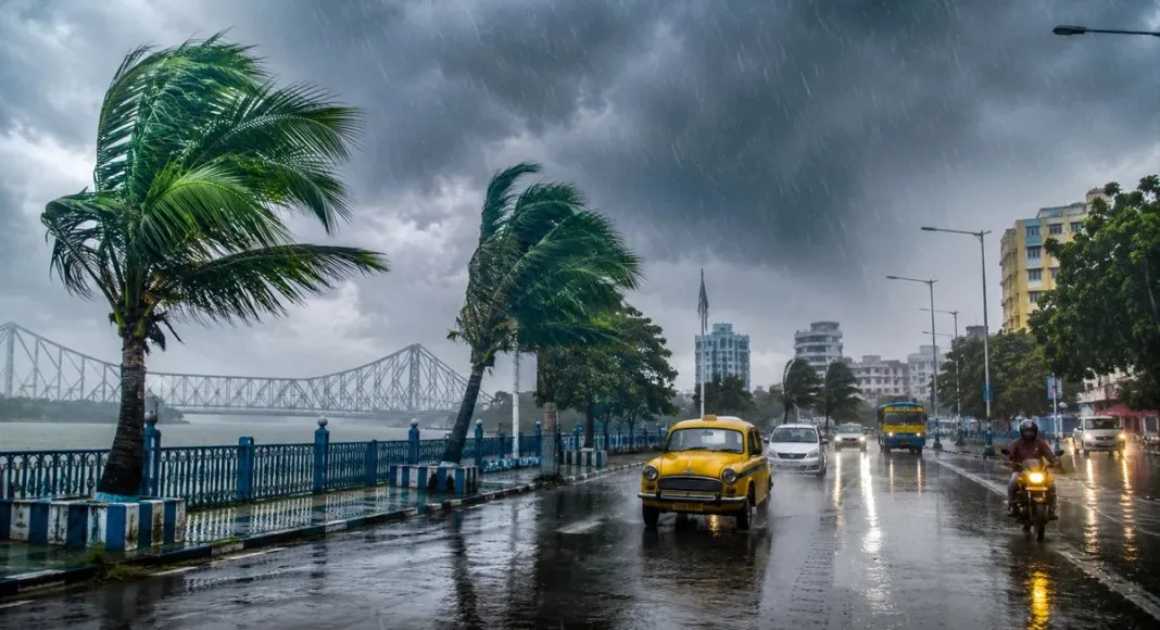 দক্ষিণবঙ্গে বৃষ্টি চলবেই, উত্তরে কি কমবে দুর্যোগ? কোন জেলায় কেমন থাকবে আবহাওয়া