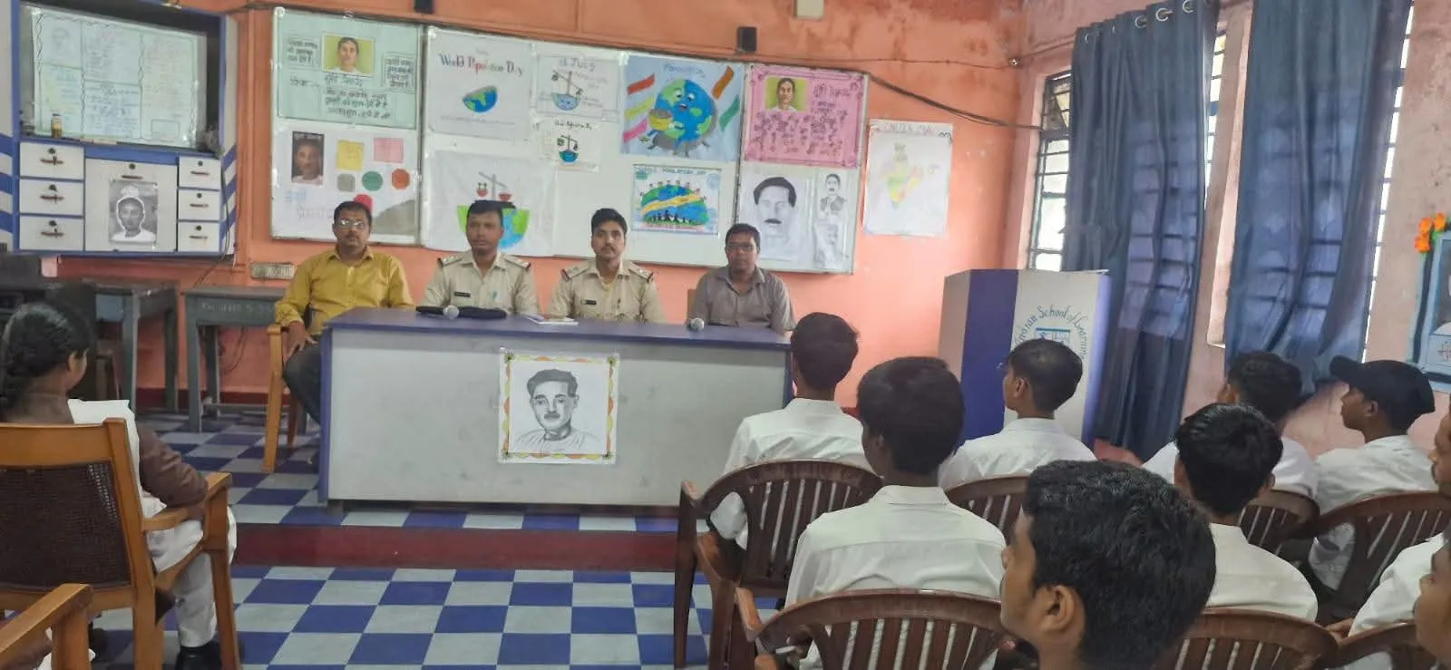 झरिया इंडियन स्कूल ऑफ लर्निंग में साइबर जागरूकता अभियान, छात्रों को ठगी से बचने के उपाय बताए गए