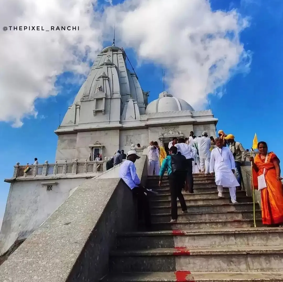 सम्मेद शिखरजी में प्रवेश को लेकर विवाद: जैन-हिंदू श्रद्धालुओं में बढ़ी तनातानी;निष्पक्ष जांच की मांग
