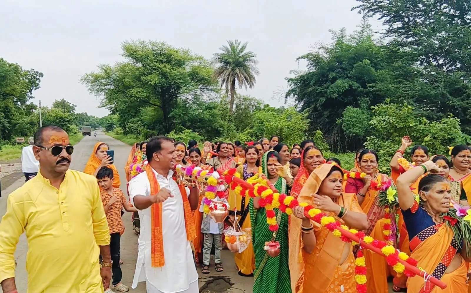 श्रद्धा और भक्ति के उल्लास में निकली भव्य कांवड़ यात्राएं, हर-हर महादेव के जयकारों से गूंजा पांढुर्णा