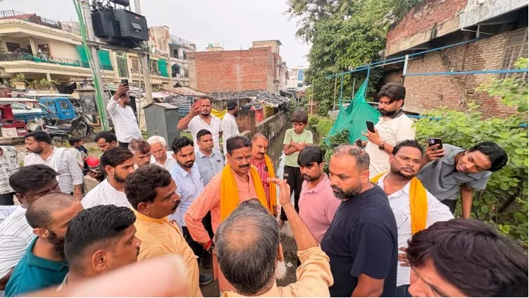 प्रयागराज में बड़ा एक्शन!: प्रयागराज में महापौर का बड़ा एक्शन! नालों पर कब्जा किया तो टूटेगा निर्माण, भूमाफियाओं पर होगी