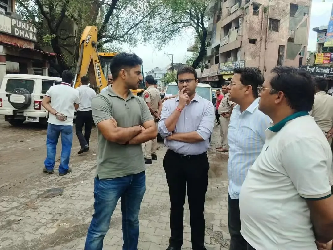 विरोध के बीच कालका की सफाई व्यवस्था संभालने खुद मैदान में उतरे जिला नगर आयुक्त