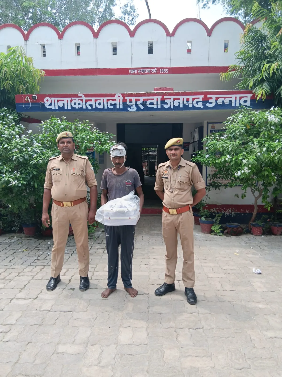 हत्या के मामले में वांछित अभियुक्त गिरफ्तार, आला कत्ल हसिया बरामद

उन्नाव। थाना पुरवा पुलिस ने हत्या के मामले में वांछित