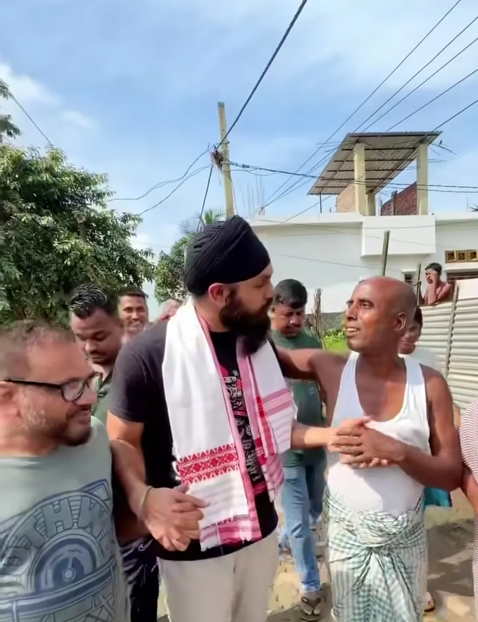 सरदार जी को फीर से असम लोटने का मन - .  पंजाब  हरियाणा के एक युवा सोशल वर्कर, जिन्हें सामाजिक में काम करना पसंद है