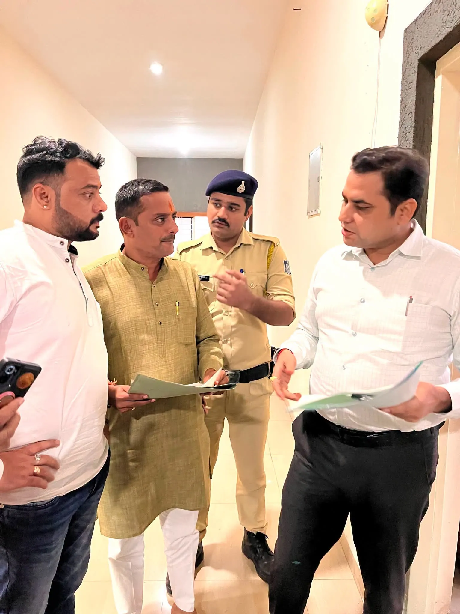 आईटीआई कॉलेज के सामने दीनदयाल बस स्टैंड का गेट खोलने, भारी वाहनों की नो-एंट्री पर रोक की मांग....
