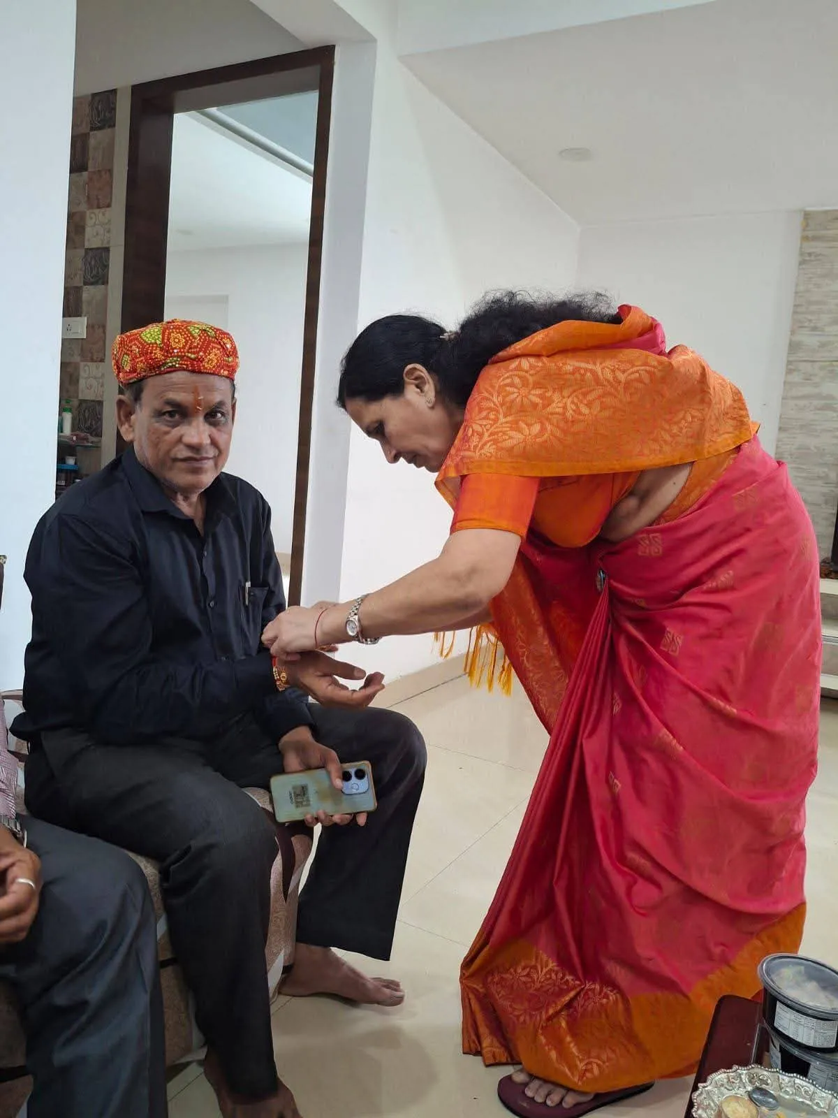 पुणे में शिक्षण के दौरान भी रक्षाबंधन की परंपरा निभाते रहे प्रकाश सोळंकी परिवार, भाई-बहनों ने घर पर राखी बांधी!