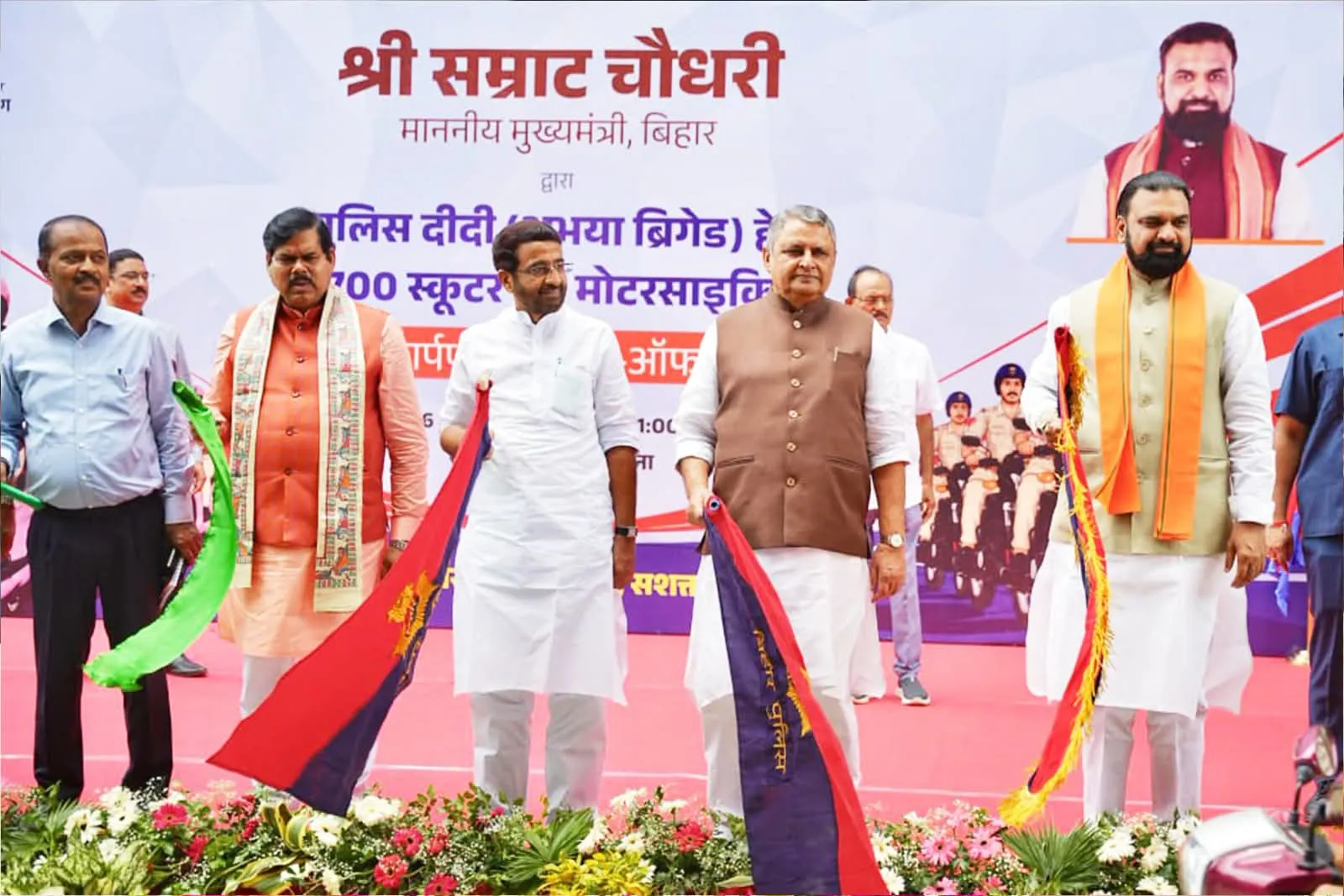 पुलिस व्यवस्था को सुदृढ़ एवं प्रभावी बनाने के उद्देश्य से पुलिस दीदी (अभया ब्रिगेड) हेतु 4,700 स्कूटर दिया