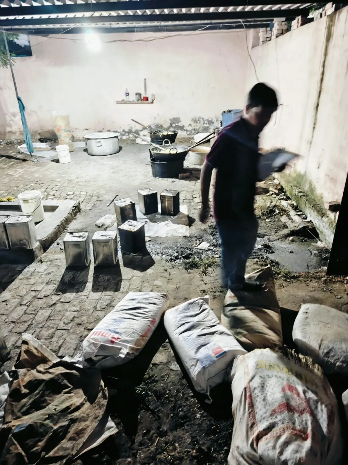 ग़ाज़ियाबाद में नकली खोया बनाने की फैक्ट्री पर छापा