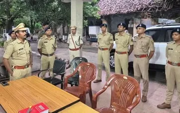 आम लोगों के साथ शालीन एवं संवेदनशील व्यवहार रखने पर विशेष जोर