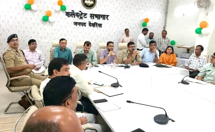 मुख्यमंत्री योगी आदित्यनाथ के आगमन को लेकर तैयारियां तेज , डीएम एसपी ने की समीक्षा