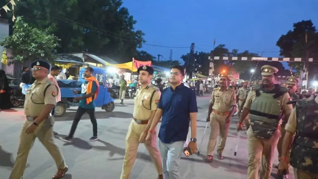 रक्षाबंधन को लेकर सिद्धार्थनगर में फ्लैग मार्च, सुरक्षा व्यवस्था चाक-चौबंद, जिलाधिकारी एवं एसपी ने किया फ्लैग मार्च