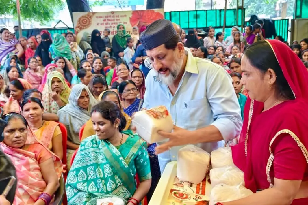 “रक्षाबंधन से पहले विधायक आरिफ मसूद का अनोखा तोहफा: बहनों का मुंह मीठा कराने घर-घर नहीं, बंगले पर बांटी शक्कर”
