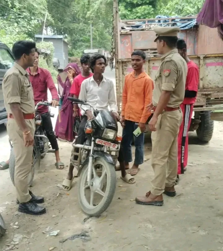 रक्षाबंधन पर देवरिया पुलिस अलर्ट: महिलाओं की सुरक्षा के लिए जिले भर में सघन चेकिंग अभियान जारी