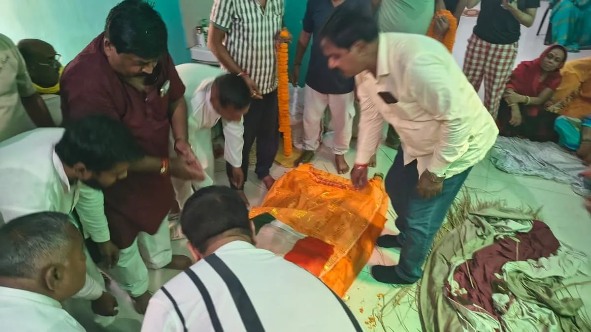 गिरिडीह में एक ही दिन दो बड़े शोक!, पूर्व BJP विधायक निर्भय शाहाबादी की पत्नी और पूर्व कांग्रेस महिला अध्यक्ष रूमा सिंह