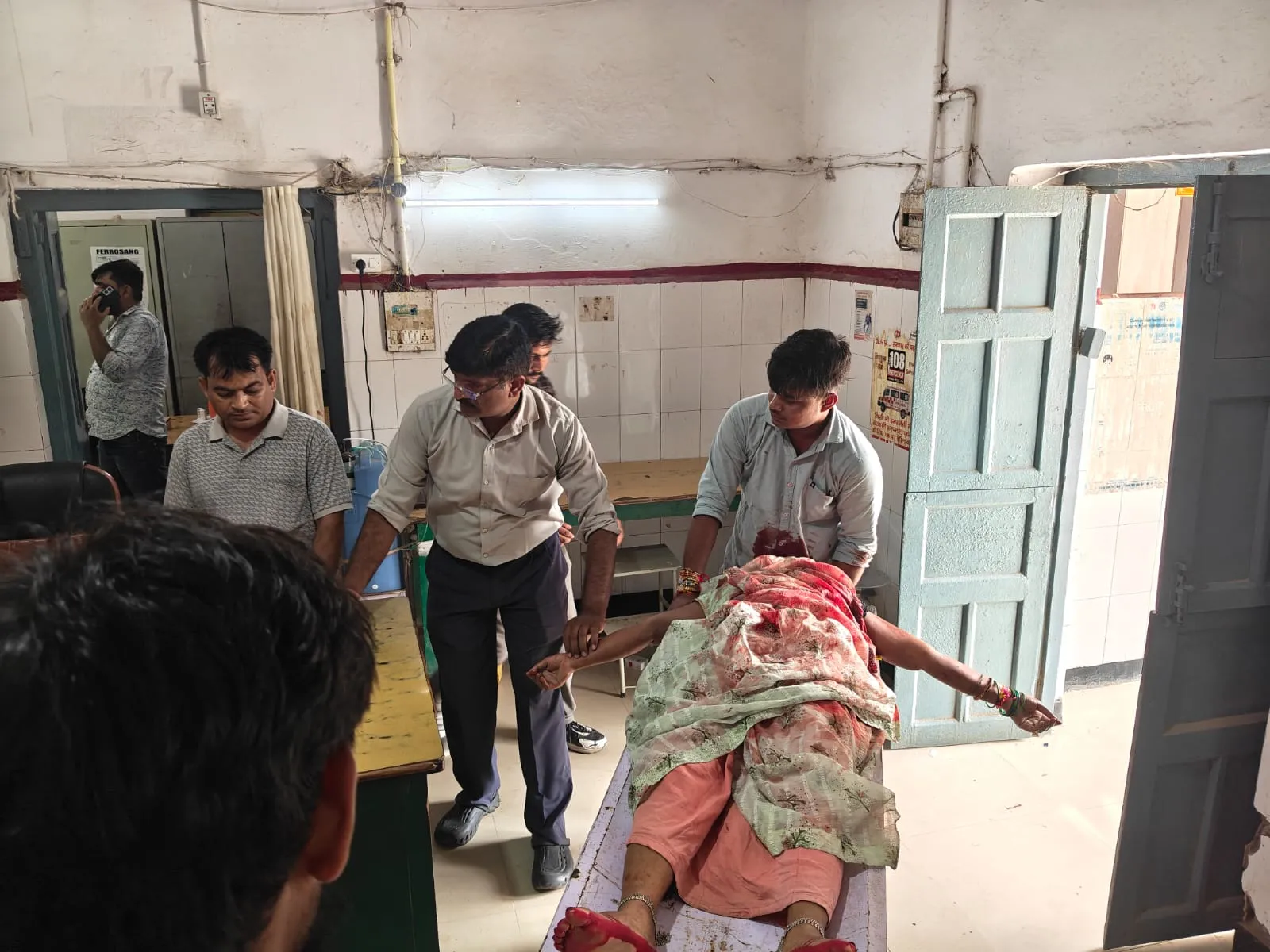 फतेहपुर रोड पर दर्दनाक सड़क हादसा, 65 वर्षीय महिला की मौत.........।
अजीत सिंह की खास रिपोर्ट