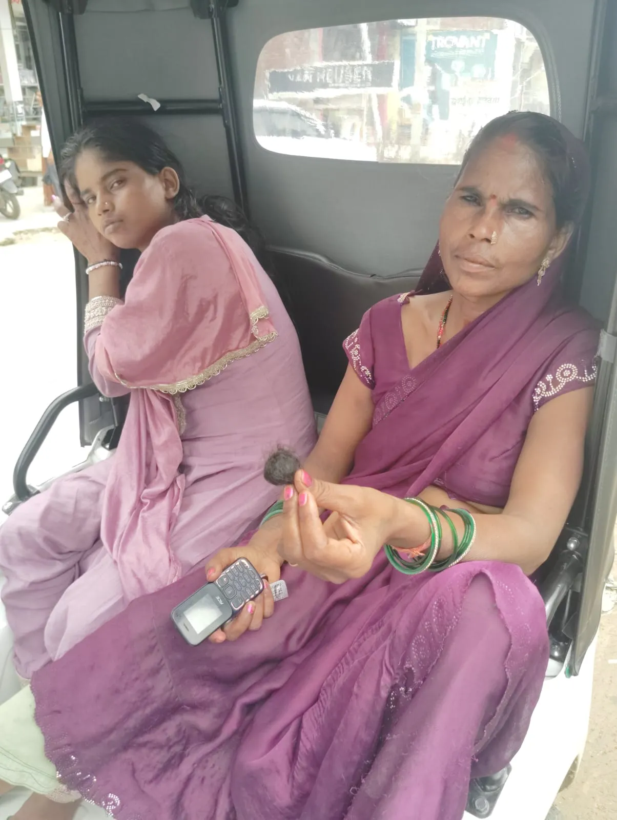 घर मे घुसकर मां बेटी को बूरी तरह पीटा!