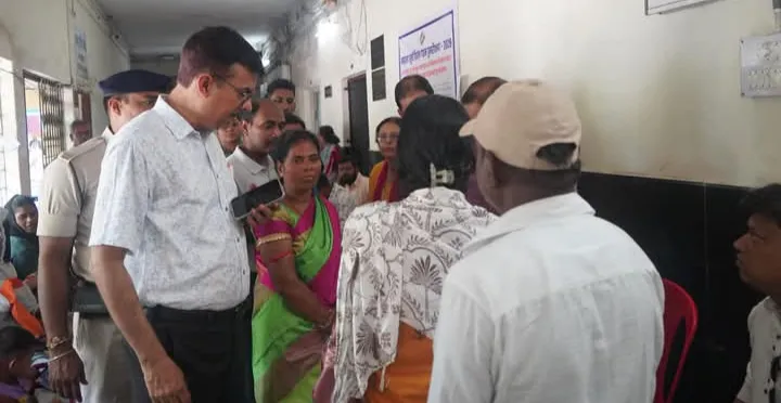 JAMSHEDPUR : दावा-आपत्ति सुनवाई स्थलों का उपायुक्त ने किया निरीक्षण, समयबद्ध निष्पादन के दिए निर्देश