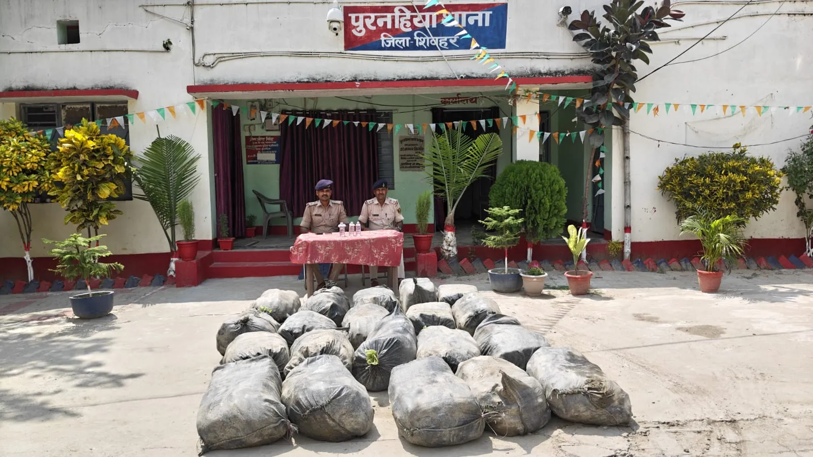 80 कार्टून नेपाली शराब की बड़ी खेप जब्त, अंधेरे का फायदा उठाकर तस्कर फरार