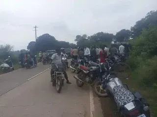 बाइक-ई-रिक्शा की आमने-सामने टक्कर, युवती की मौत; हादसे में 6 घायल, तीन की हालत गंभीर