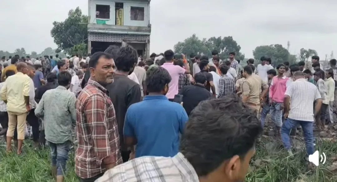 बड़ी खबर | प्रयागराज-कौशाम्बी बॉर्डर पर पटाखा फैक्ट्री में भीषण विस्फोट