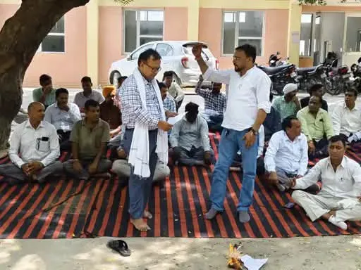 सिरसा में बिजली कर्मचारियों का प्रदर्शन, निजीकरण के विरोध में सरकार के खिलाफ नारेबाजी