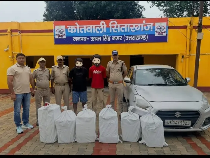 21 पेटी अवैध देशी शराब के साथ दो तस्कर गिरफ्तार, कार भी कब्जे में