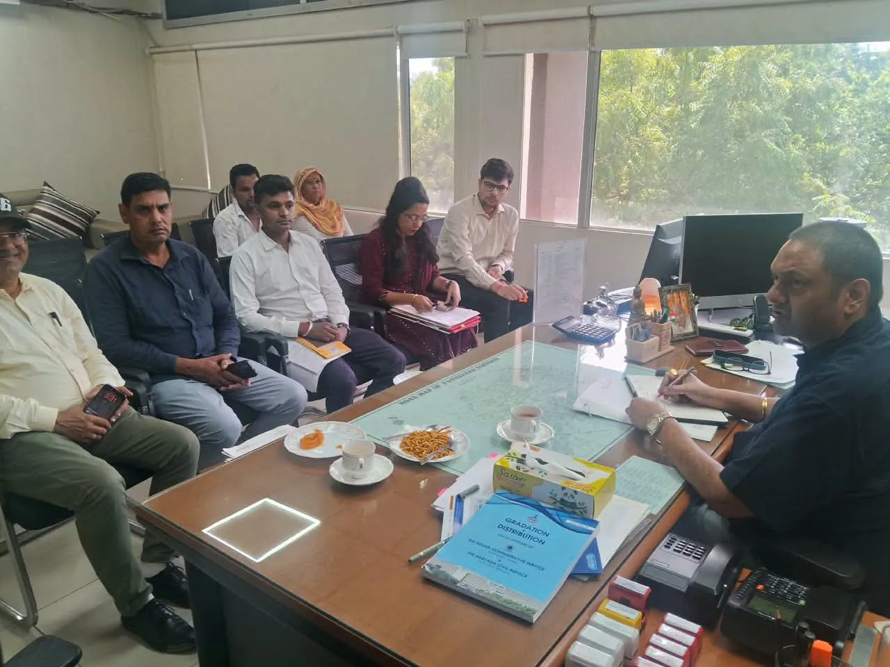 अत्याचार निवारण अधिनियम के मामलों में पीड़ितों को समय पर मिले राहत राशि: एडीसी अनुराग ढालिया