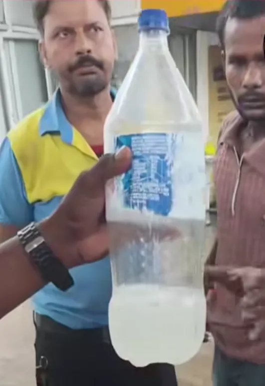 🚨 पेट्रोल के नाम पर पानी? कानपुर में पेट्रोल पंप पर फर्जीवाड़े का आरोप