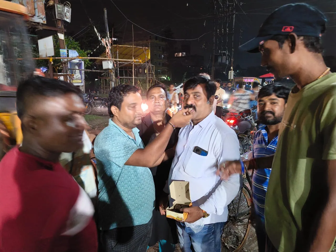 শ্রী অমিত ভাদুড়ি মহাশয়কে আন্তরিক অভিনন্দন ও শুভেচ্ছা জানান