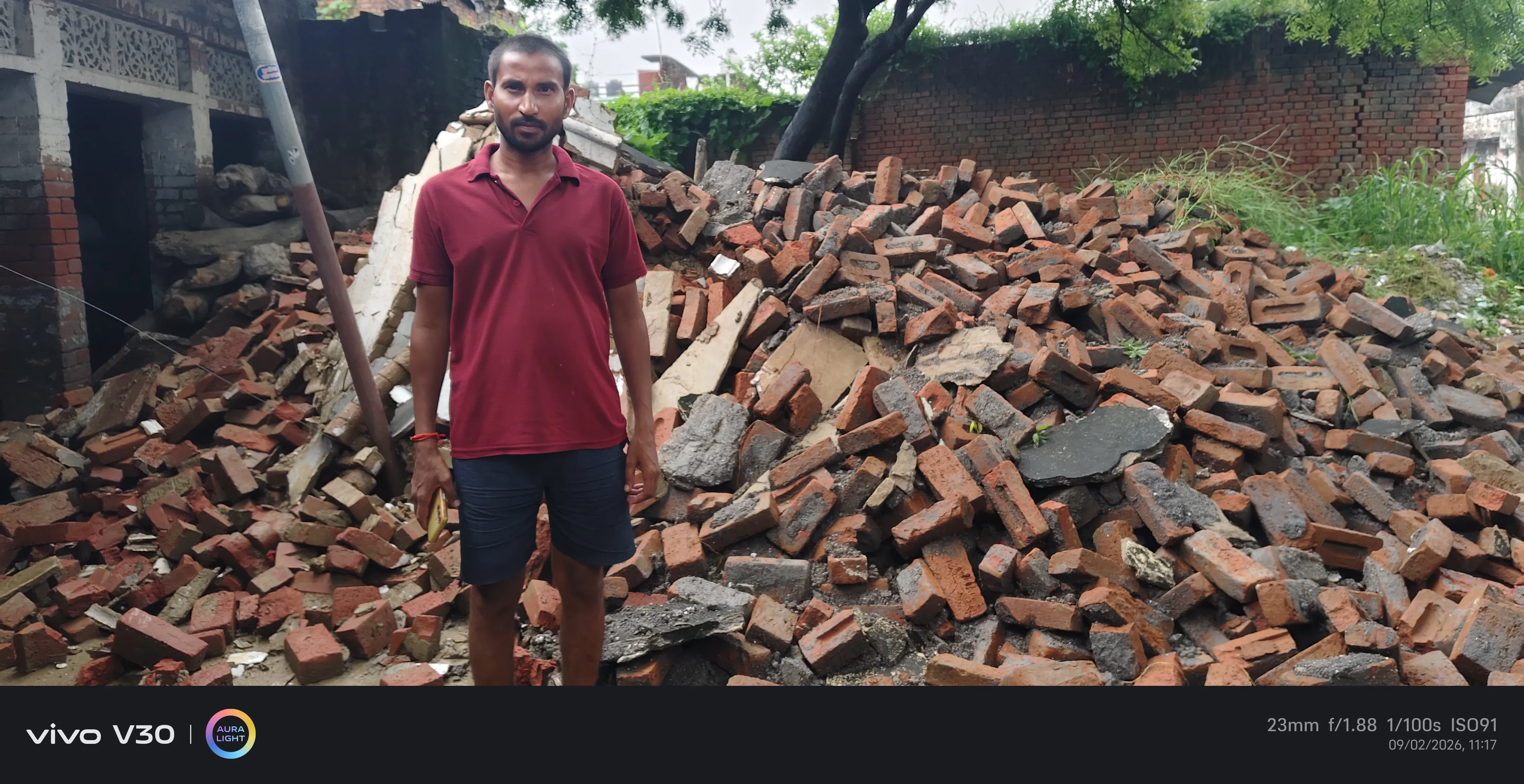आज उत्तर प्रदेश फतेहपुर के मोहम्मदपुर कला में रात को अचानक मंदिर ढहा गया