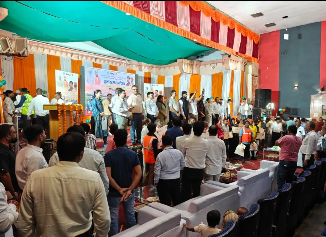 उन्नाव में आउटसोर्स कर्मियों के बढ़े पारिश्रमिक कार्यक्रम का हुआ लाइव टेलीकास्ट, निर्माण श्रमिकों को बांटे हितलाभ प्रमाण